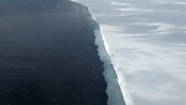 The edge of the Ross Ice Shelf, viewed from an airplane. Photo: Jim Yungel/NASA