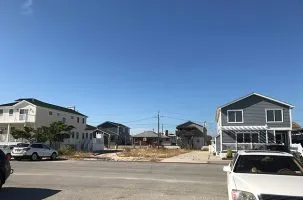 vacant lot in breezy point