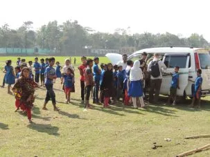 5kidsvanKalenga 303x227.jpg
