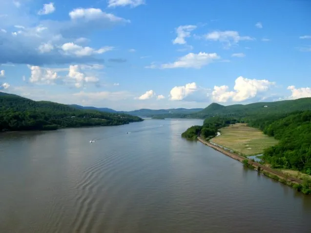 Hudson river from bear mountain bridge 637x478.jpg