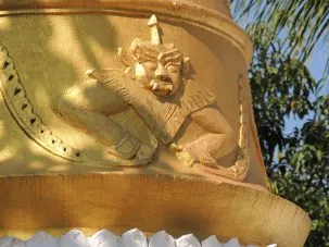6goldendemon 303x227.jpg