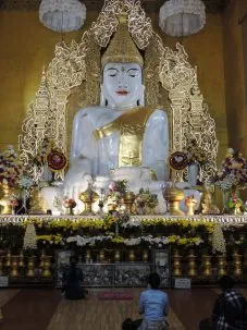 6largebuddha 227x303.jpg
