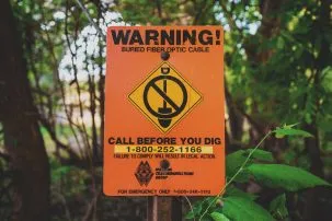 warning sign about fiber optic cables