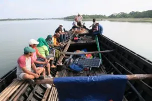 4.1countryboat 303x202.jpg
