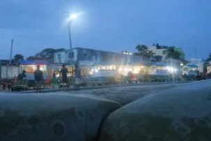 5.12beachshops 303x202.jpg