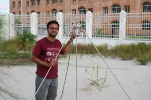 6.14Hasnattripod 303x202.jpg