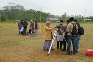 1.4studentstripod 303x202.jpg