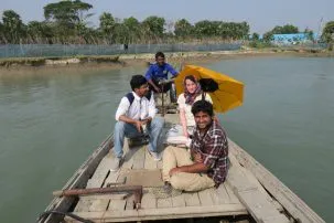 4.6country boat 303x202.jpg